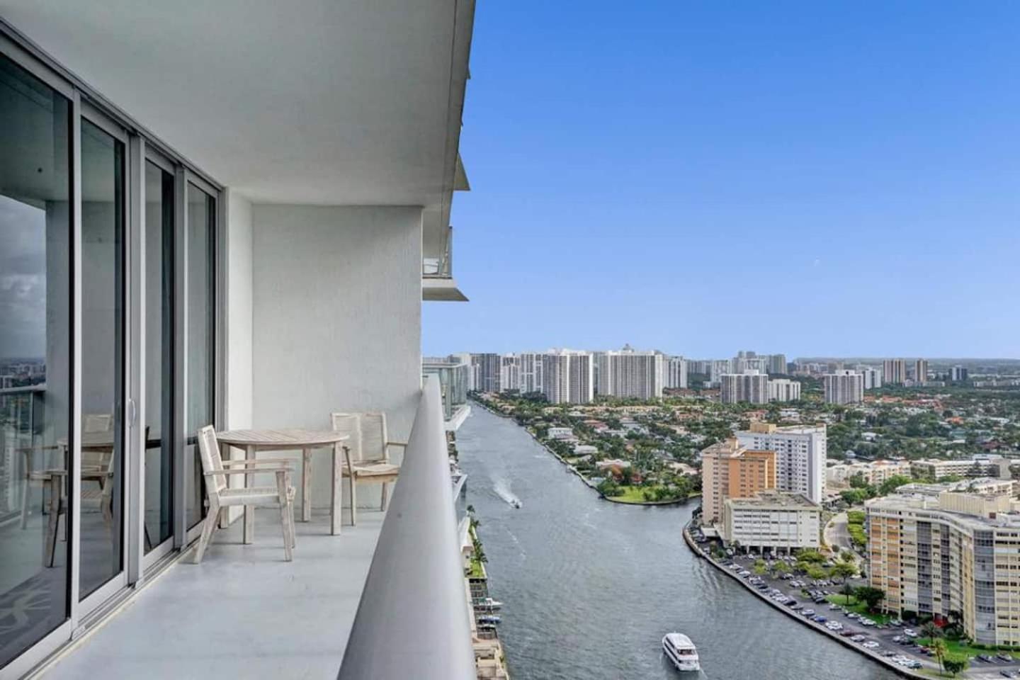 Amazing Apartments At H Beach House Hollywood Exterior foto